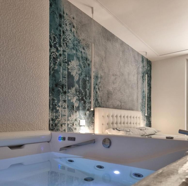 The Smerald 2 room 1