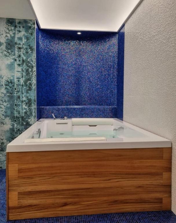 The Smerald 2 room 5